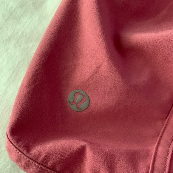 Lululemon Tracker V shorts size 6 - Picture 4 of 6